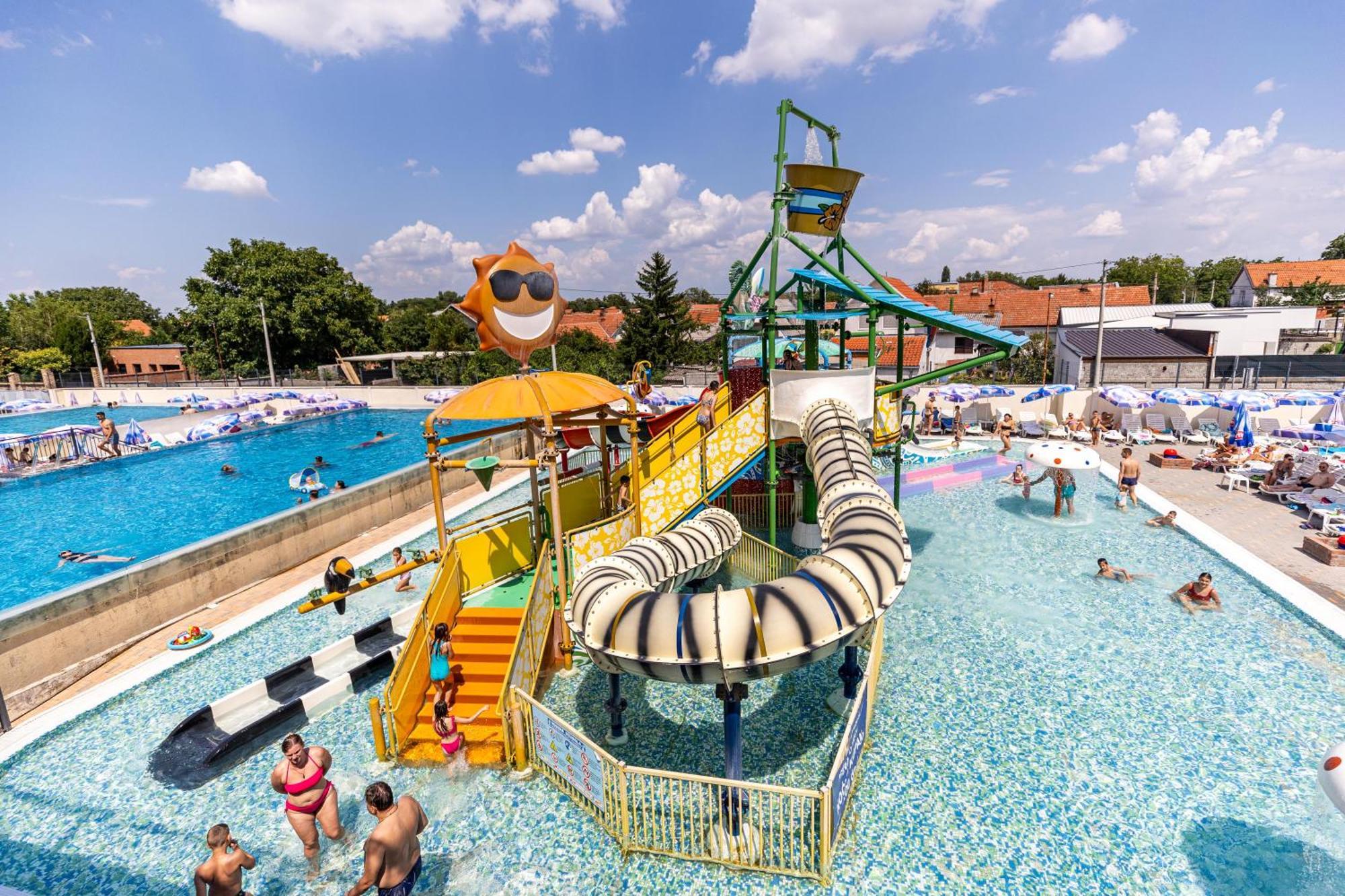 Garni Hotel Hollywoodland Wellness & Aquapark Belgrad Exterior foto