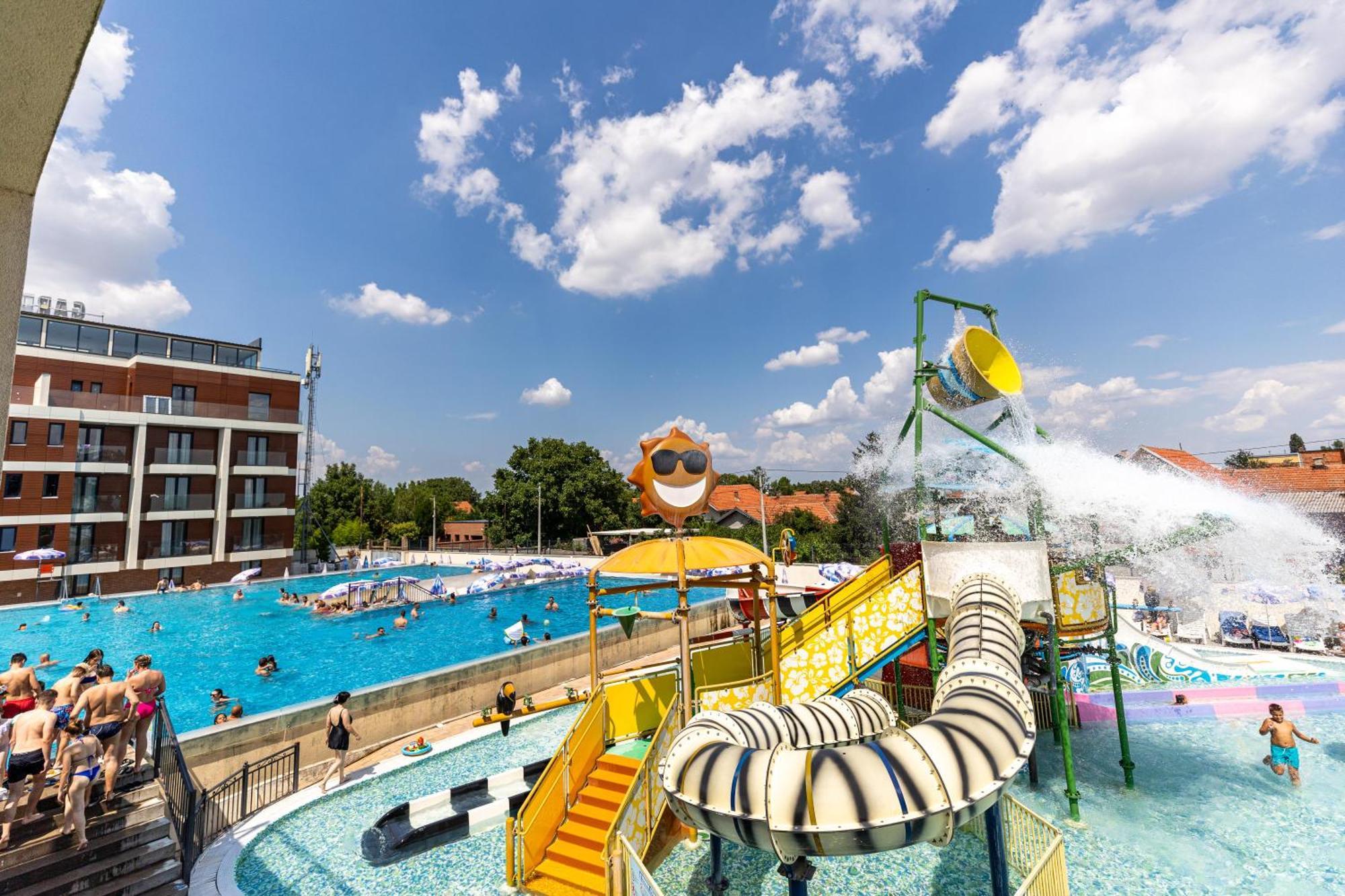 Garni Hotel Hollywoodland Wellness & Aquapark Belgrad Exterior foto