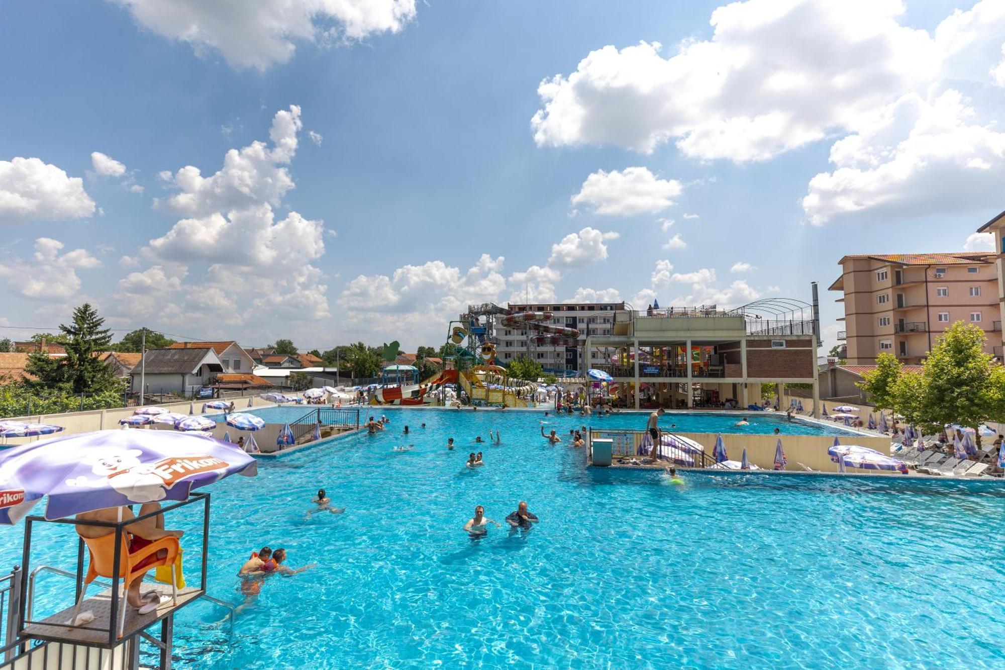 Garni Hotel Hollywoodland Wellness & Aquapark Belgrad Exterior foto