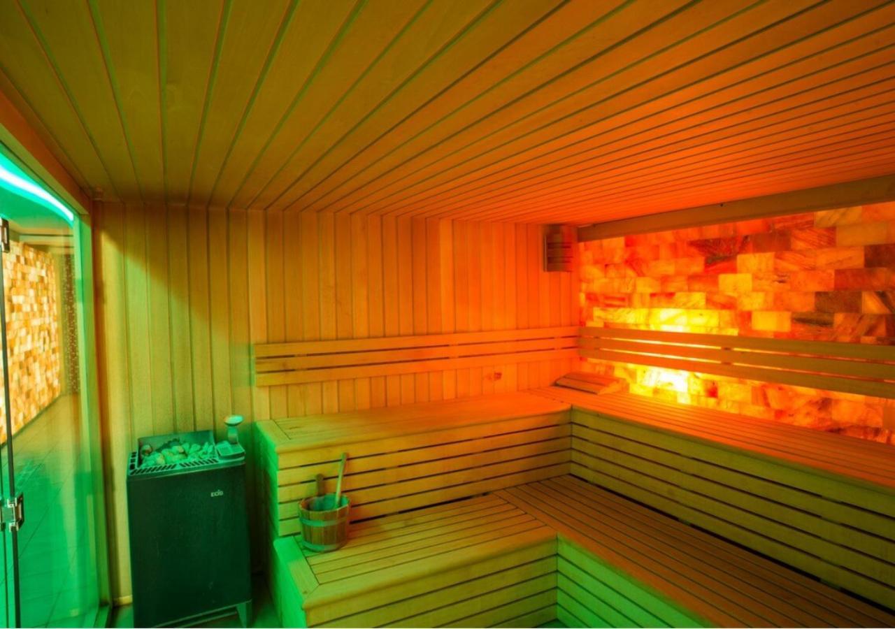 Garni Hotel Hollywoodland Wellness & Aquapark Belgrad Exterior foto